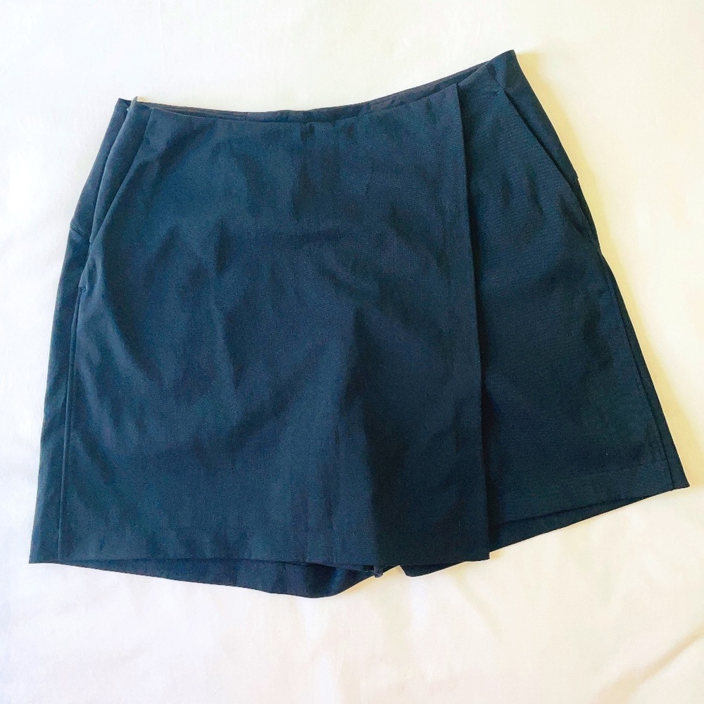 Lululemon skort, size 8, color black